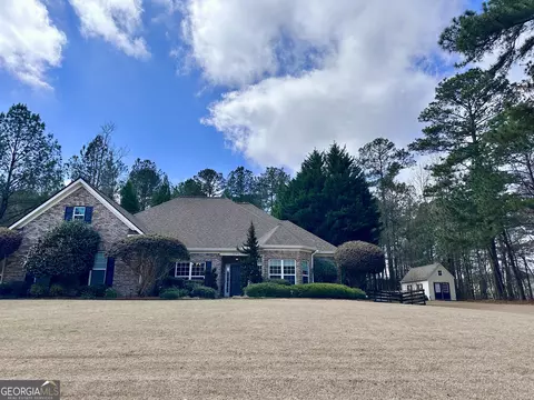 230 Silverbell Ln, Sharpsburg, GA 30277
