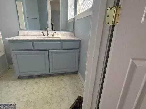 Bath - 2409 Brianna Dr, Hampton, GA 30228 photo 5 of 6