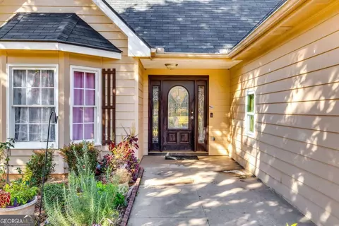 1245 Shamrock Hill Cir, Loganville, GA 30052