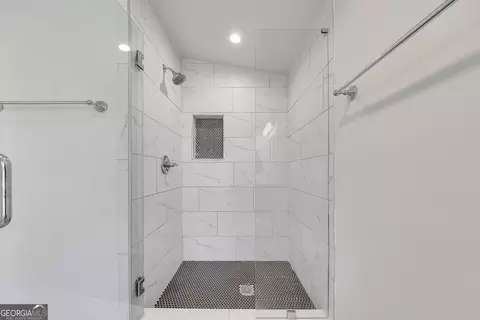 Bath - 3940 Forrest Ct, Chamblee, GA 30341 photo 5 of 5