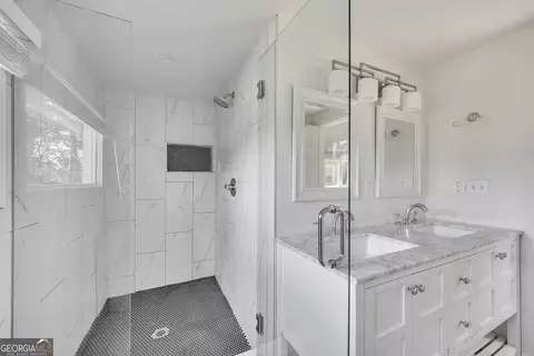 Bath - 3940 Forrest Ct, Chamblee, GA 30341 photo 2 of 5