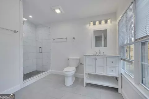 Bath - 3940 Forrest Ct, Chamblee, GA 30341 photo 4 of 5