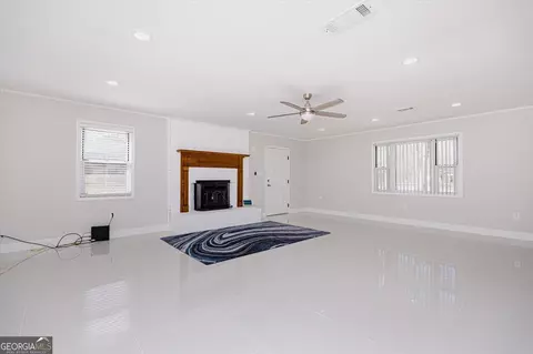 Living - 210 Webb St, Warner Robins, GA 31093 photo 3 of 6