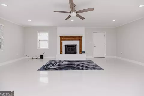Living - 210 Webb St, Warner Robins, GA 31093 photo 2 of 6