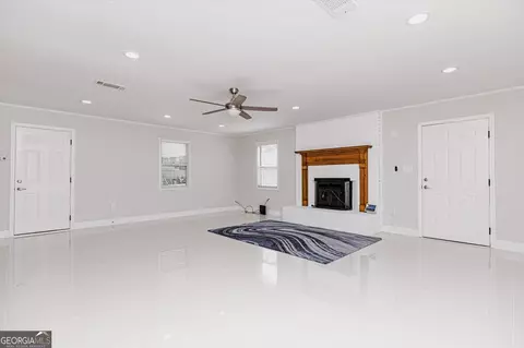 Living - 210 Webb St, Warner Robins, GA 31093 photo 1 of 6
