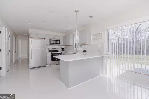 Kitchen - 210 Webb St, Warner Robins, GA 31093 photo 2 of 7