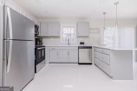 Kitchen - 210 Webb St, Warner Robins, GA 31093 photo 4 of 7