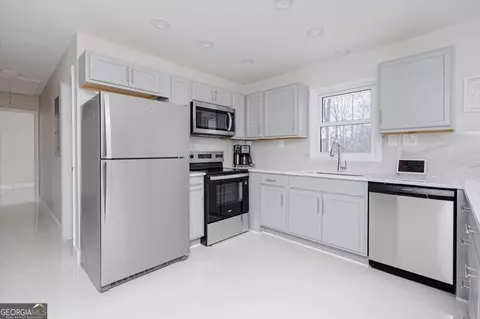 Kitchen - 210 Webb St, Warner Robins, GA 31093 photo 3 of 7