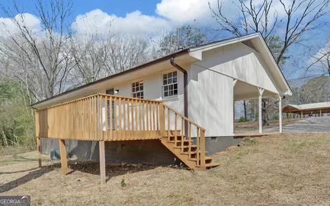 Exterior - 704 Skyline Dr, Toccoa, GA 30577 photo 9 of 10