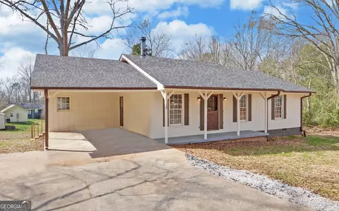 Exterior - 704 Skyline Dr, Toccoa, GA 30577 photo 2 of 10