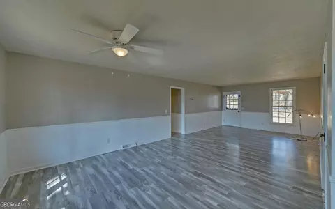 Living - 704 Skyline Dr, Toccoa, GA 30577 photo 4 of 6