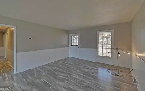 Living - 704 Skyline Dr, Toccoa, GA 30577 photo 2 of 6