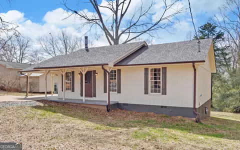 Exterior - 704 Skyline Dr, Toccoa, GA 30577 photo 3 of 10