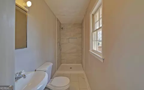 Bath - 704 Skyline Dr, Toccoa, GA 30577 photo 1 of 2