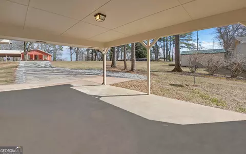 Exterior - 704 Skyline Dr, Toccoa, GA 30577 photo 8 of 10