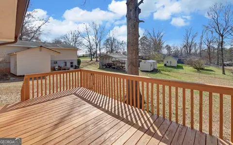 Exterior - 704 Skyline Dr, Toccoa, GA 30577 photo 7 of 10