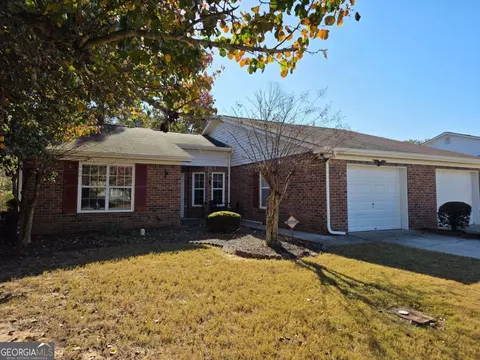 235 Monmouth Dr, Fayetteville, GA 30214
