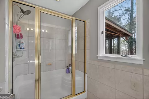 Bath - 2005 Foxcroft Dr, Lagrange, GA 30240 photo 2 of 5