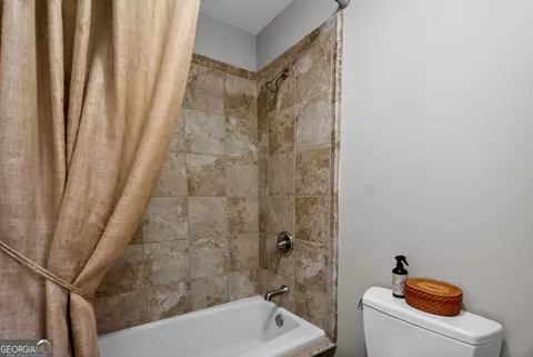 Bath - 2005 Foxcroft Dr, Lagrange, GA 30240 photo 4 of 5
