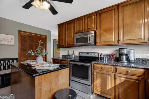 Kitchen - 2005 Foxcroft Dr, Lagrange, GA 30240 photo 3 of 6