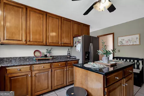 Kitchen - 2005 Foxcroft Dr, Lagrange, GA 30240 photo 4 of 6