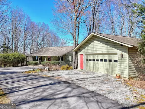 437 Highpoint Dr, Scaly Mountain, NC 28775