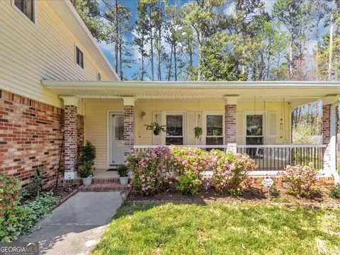 5221 La Paloma Dr SW, Lilburn, GA 30047