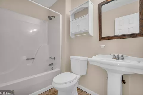 Bath - 694 Lovers Ln, Toccoa, GA 30577 photo 3 of 3