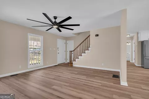 Living - 694 Lovers Ln, Toccoa, GA 30577 photo 2 of 4
