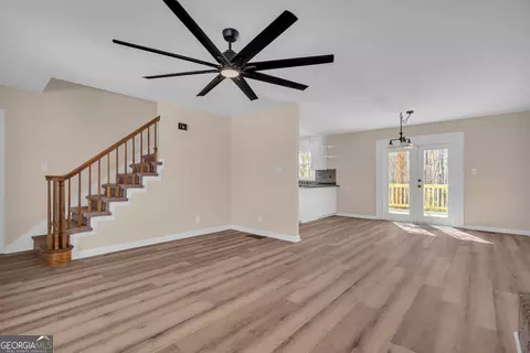Living - 694 Lovers Ln, Toccoa, GA 30577 photo 3 of 4