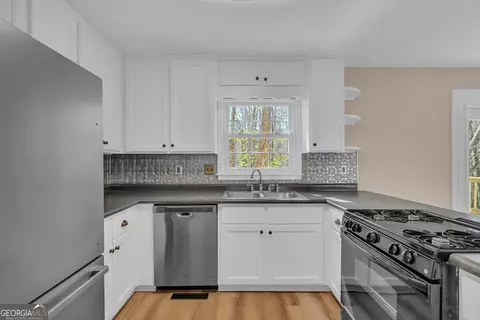 Kitchen - 694 Lovers Ln, Toccoa, GA 30577 photo 3 of 6