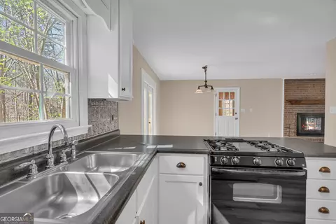 Kitchen - 694 Lovers Ln, Toccoa, GA 30577 photo 5 of 6