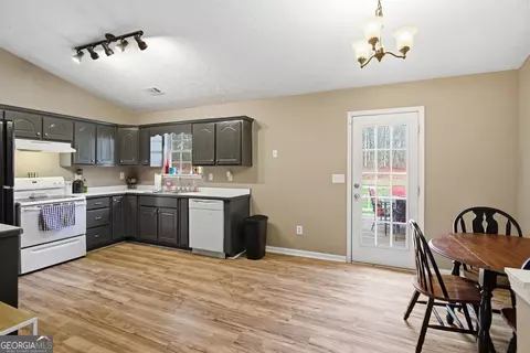 Kitchen - 170 Hunters Trce, Covington, GA 30014 photo 3 of 3