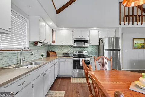 Kitchen - 559 Maple Leaf Dr, Dillard, GA 30537 photo 1 of 2
