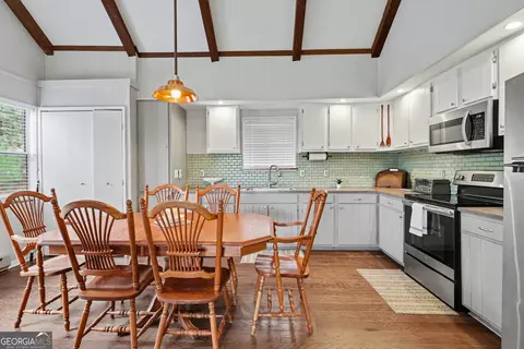 Kitchen - 559 Maple Leaf Dr, Dillard, GA 30537 photo 2 of 2