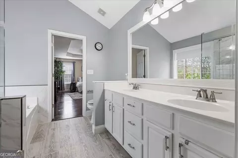 Bath - 1380 Commonwealth Ln, Grayson, GA 30017 photo 3 of 5