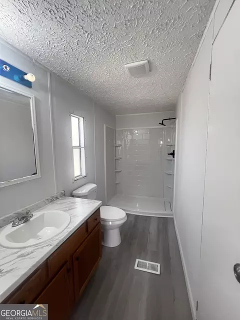 Bath - 886 Walnut Dr, Monroe, GA 30655 photo 1 of 3