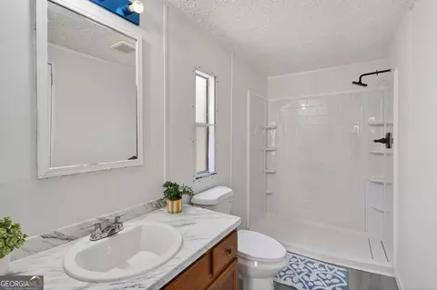 Bath - 886 Walnut Dr, Monroe, GA 30655 photo 2 of 3
