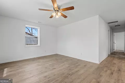 Living - 7 Jackson St, Barnesville, GA 30204 photo 1 of 2
