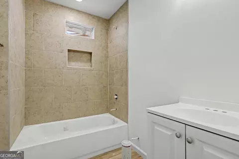 Bath - 7 Jackson St, Barnesville, GA 30204 photo 1 of 2