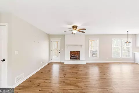 Living - 616 Wells Rd, Buchanan, GA 30113 photo 3 of 10
