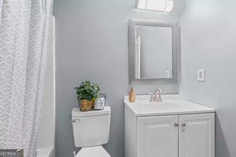 Bath - 171 Bear Den Ct, Dalton, GA 30721 photo 2 of 3