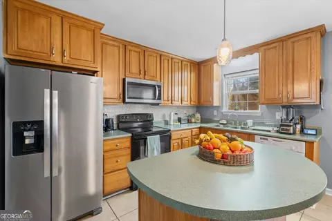 Kitchen - 171 Bear Den Ct, Dalton, GA 30721 photo 2 of 3