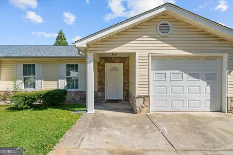 Exterior - 171 Bear Den Ct, Dalton, GA 30721 photo 5 of 10