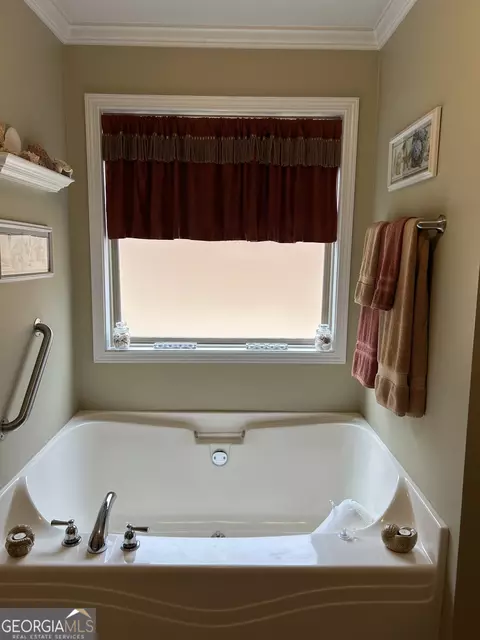 Bath - 950 John Lovelace Rd, Lagrange, GA 30241 photo 1 of 8