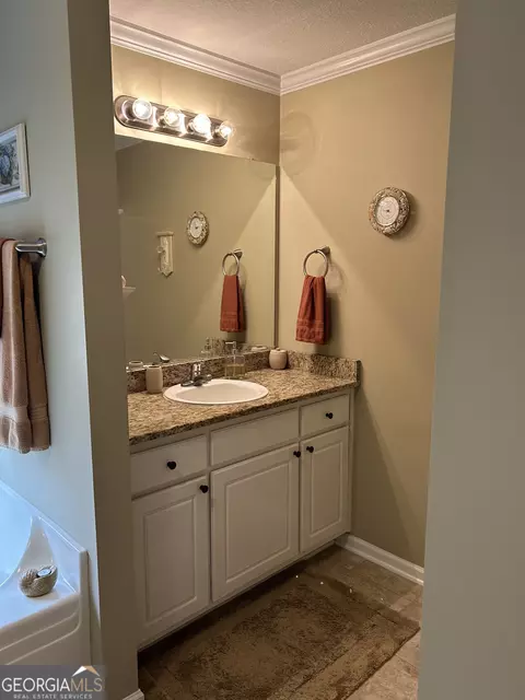 Bath - 950 John Lovelace Rd, Lagrange, GA 30241 photo 6 of 8