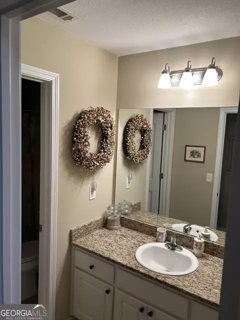 Bath - 950 John Lovelace Rd, Lagrange, GA 30241 photo 5 of 8