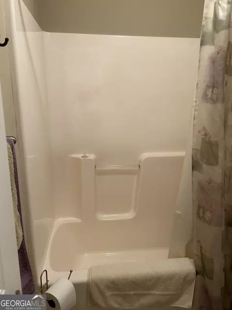 Bath - 950 John Lovelace Rd, Lagrange, GA 30241 photo 4 of 8