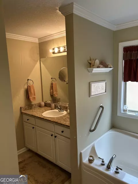 Bath - 950 John Lovelace Rd, Lagrange, GA 30241 photo 3 of 8