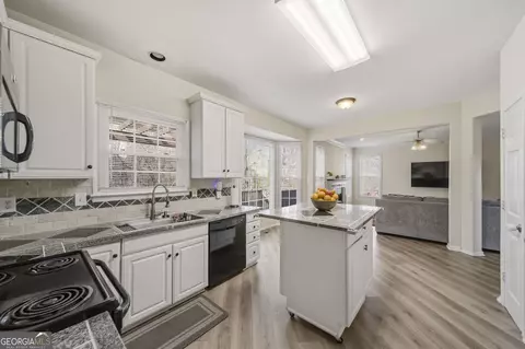 Kitchen - 3325 River Summit Trl, Duluth, GA 30097 photo 3 of 3